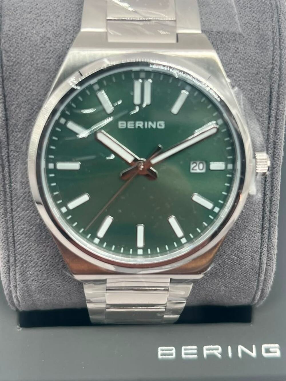 BERING Classic 17639-708 Men's Quartz Watch Green Dial Sapphire 40mm NEW